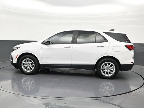 Used 2023 Chevrolet Equinox LS FWD image 2