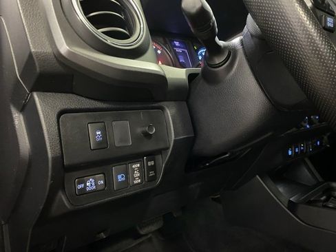 Used 2020 Toyota Tacoma TRD Off-Road image 15