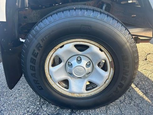 Used 2013 Toyota Tacoma Base image 4