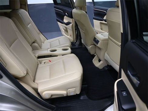 Used 2015 Toyota Highlander Limited image 24