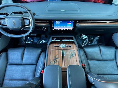 New 2026 Lincoln Navigator L Black Label AWD/4WD image 10