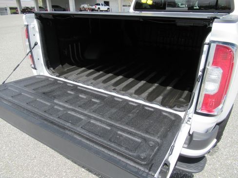 Used 2022 GMC Canyon AT4 AWD/4WD image 30