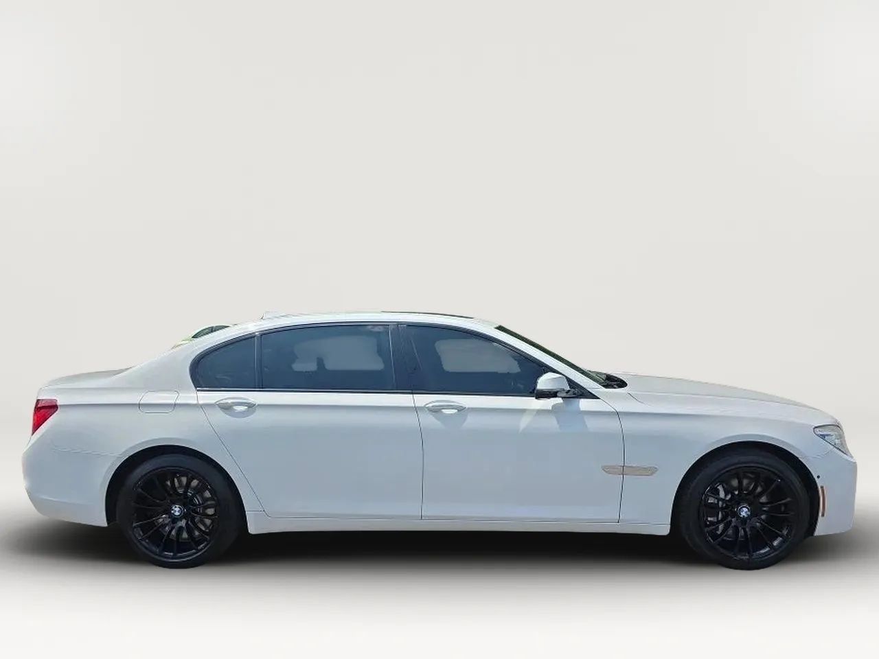 Used 2015 BMW 750Li RWD image 9