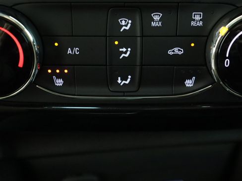 Used 2024 Chevrolet TrailBlazer LT w/ LT Cold Weather Package AWD/4WD image 21
