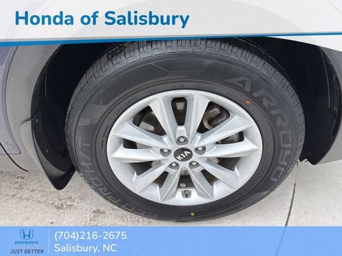 Used 2020 Kia Sorento LX w/ LX I4 Convenience Package image 14