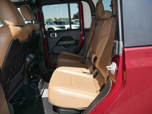 Used 2021 Jeep Gladiator Rubicon w/ Uconnect 4C Nav & Sound Group AWD/4WD image 15