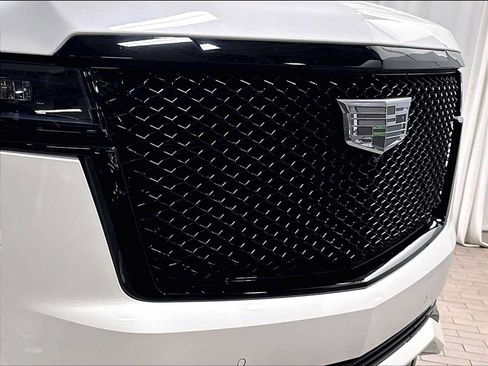 Used 2024 Cadillac Escalade Sport w/ LPO, ONYX Package AWD/4WD image 32