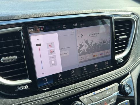 New 2026 Chrysler Pacifica Select AWD/4WD image 30