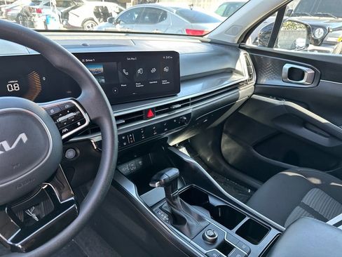 Certified 2025 Kia Sorento LX FWD image 11
