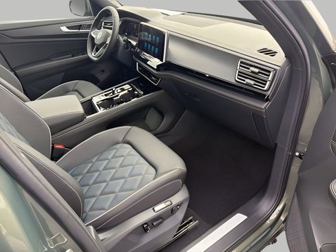 New 2026 Volkswagen Atlas Cross Sport SEL Premium R-Line AWD/4WD image 10