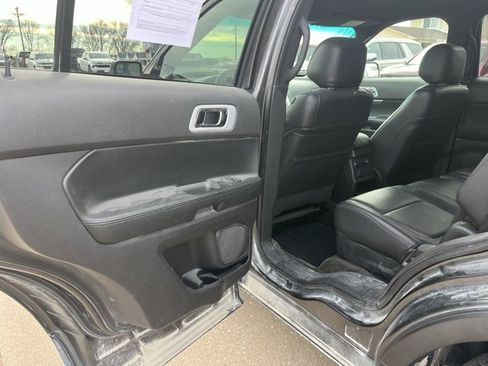 Used 2015 Ford Explorer XLT w/ Equipment Group 202B image 17