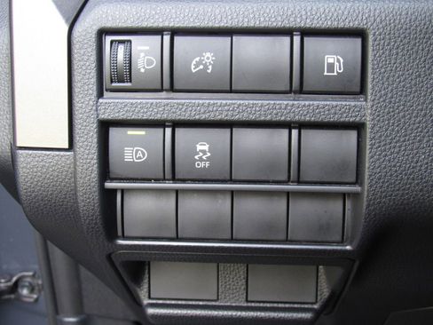 Used 2025 Toyota 4Runner SR5 AWD/4WD image 30
