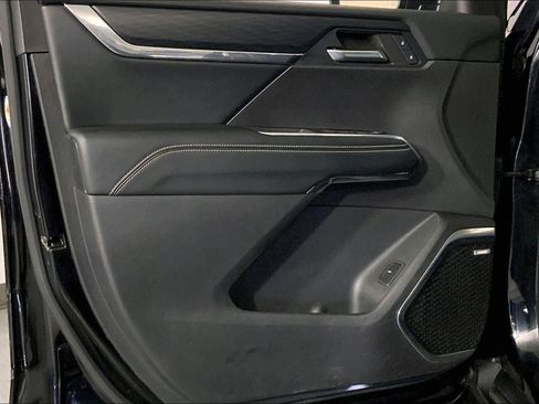 Used 2024 GMC Acadia Elevation image 25