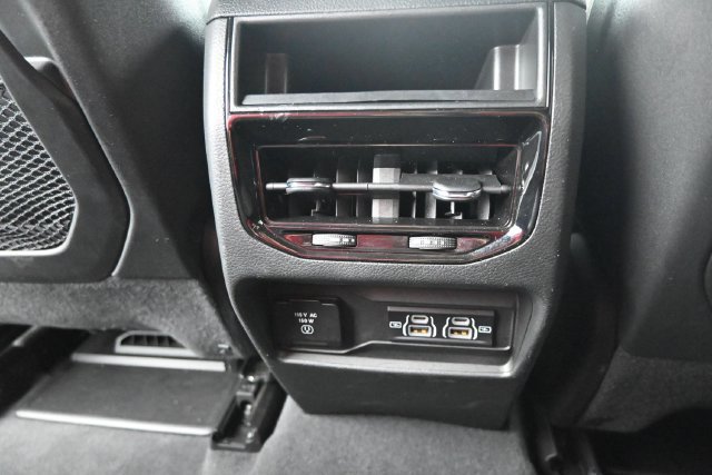 Used 2023 Jeep Grand Cherokee Altitude AWD/4WD image 13