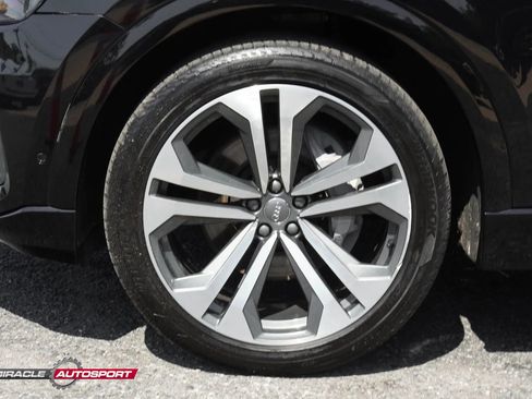 Used 2019 Audi Q8 Prestige image 13