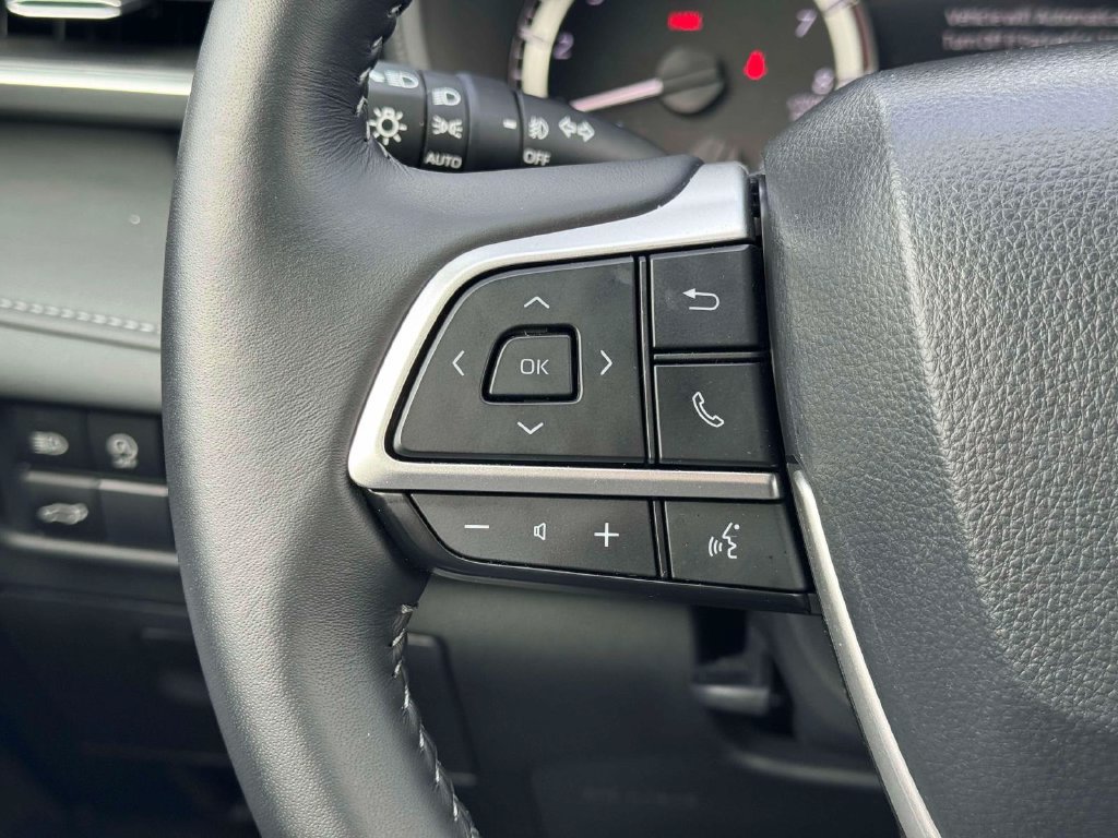 Used 2025 Toyota Highlander LE AWD/4WD image 23