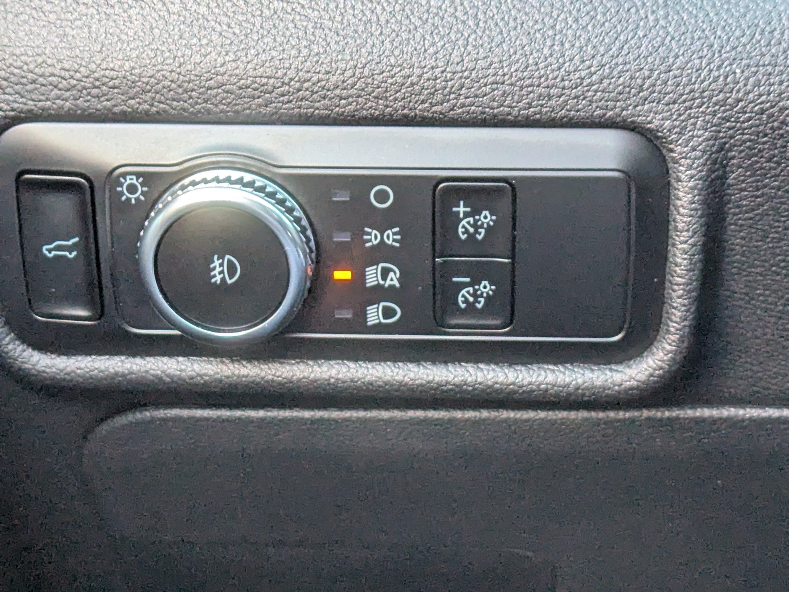 Used 2023 Ford Explorer XLT w/ Equipment Group 202A AWD/4WD image 33
