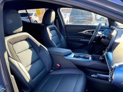 Used 2025 Chevrolet Equinox EV LT w/ Convenience Package image 11