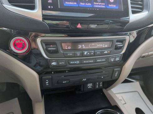 Used 2017 Honda Pilot Touring image 14