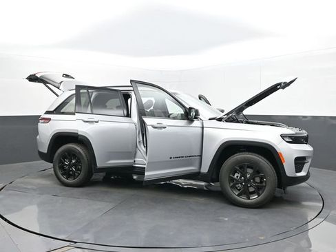 New 2025 Jeep Grand Cherokee Laredo image 62