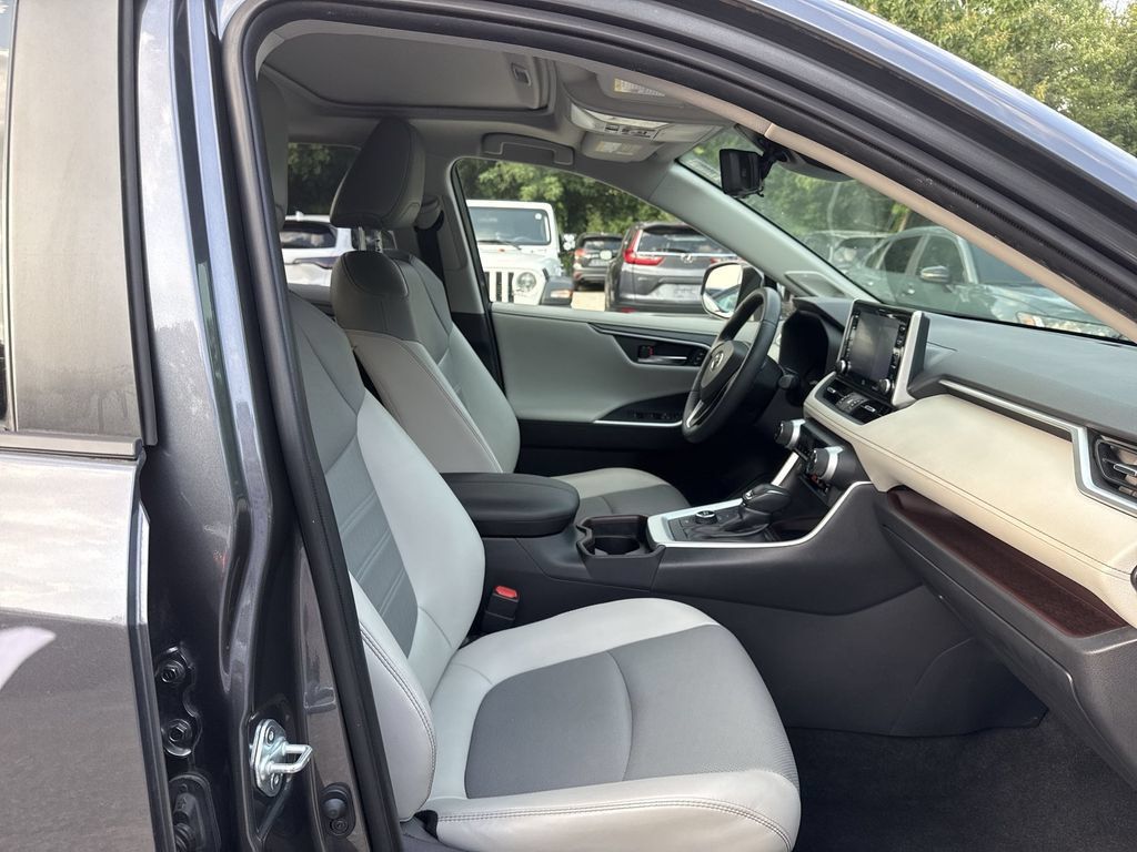 Used 2019 Toyota RAV4 Limited AWD/4WD image 26