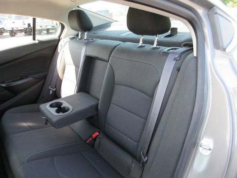 Used 2017 Chevrolet Cruze LT w/ Convenience Package FWD image 17