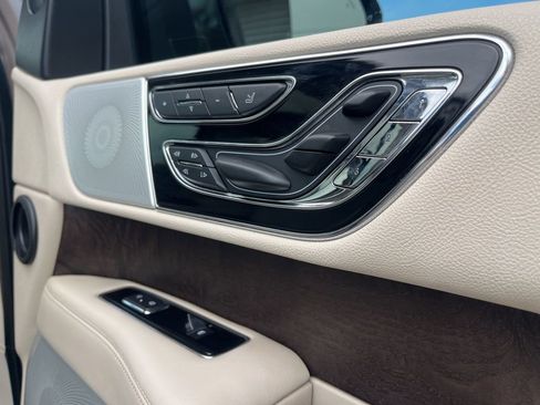 Used 2019 Lincoln Navigator Reserve image 34