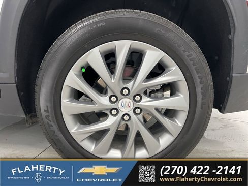 Used 2025 Buick Enclave Preferred AWD/4WD image 19