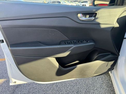 Used 2021 Hyundai Accent SE image 12