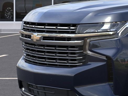 Used 2024 Chevrolet Suburban Premier w/ Premium Package AWD/4WD image 13