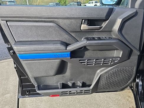 Used 2025 Toyota Tacoma TRD Off-Road image 21