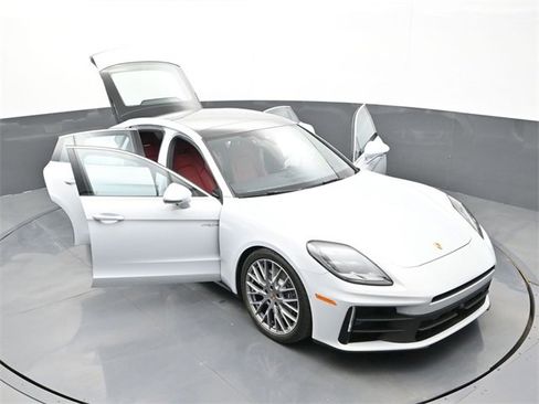 Used 2025 Porsche Panamera 4 image 33