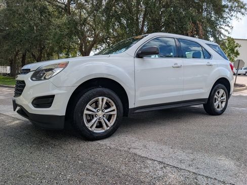 Used 2017 Chevrolet Equinox LS FWD image 3