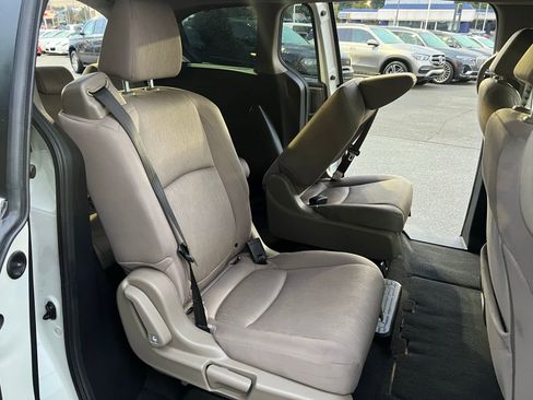Used 2019 Honda Odyssey LX image 20