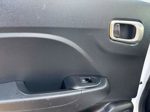 Used 2023 Hyundai Venue SEL image 12