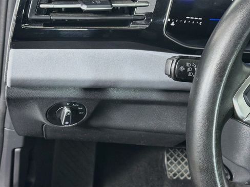 Used 2025 Volkswagen Jetta SE FWD image 17