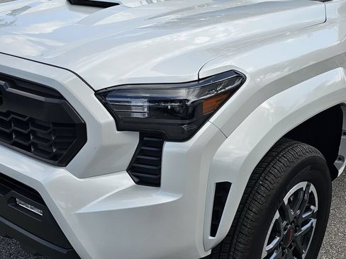 Used 2025 Toyota Tacoma TRD Sport AWD/4WD image 6