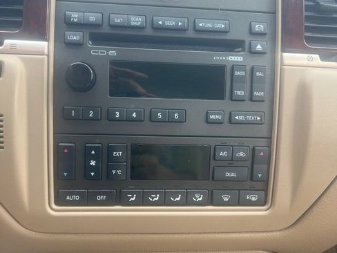 Used 2009 Lincoln Town Car Signature Limited RWD image 11