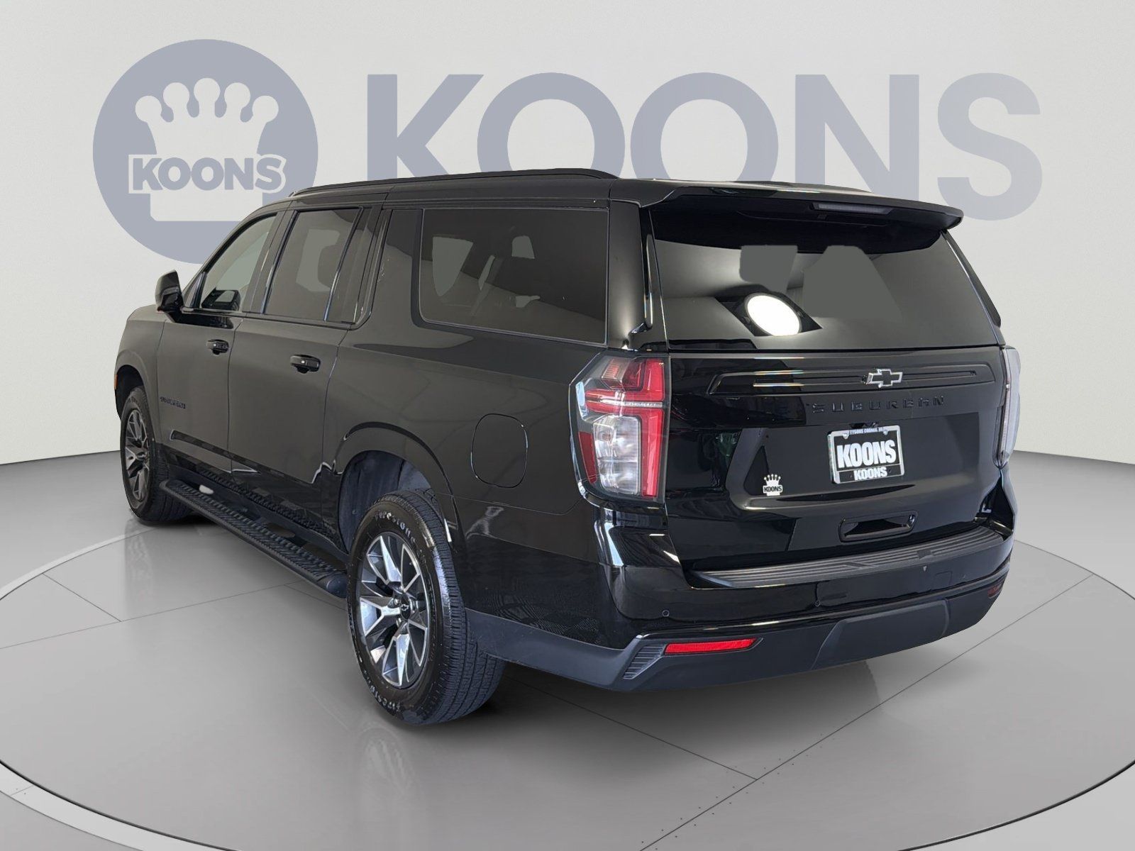 Used 2024 Chevrolet Suburban Z71 w/ Luxury Package AWD/4WD image 4