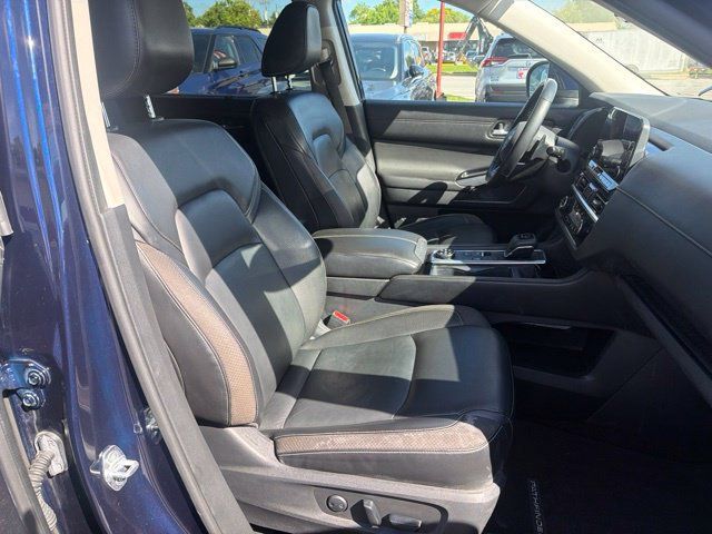 Used 2023 Nissan Pathfinder SL AWD/4WD image 25