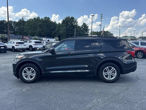 Used 2023 Ford Explorer XLT w/ Equipment Group 202A RWD image 4