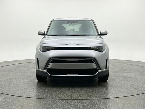 Used 2025 Kia Soul LX w/ LX Technology Package FWD image 2