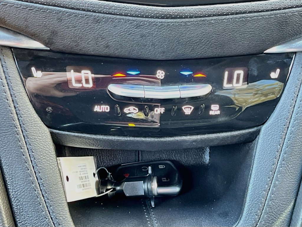 Used 2025 Cadillac XT6 Luxury AWD/4WD image 15