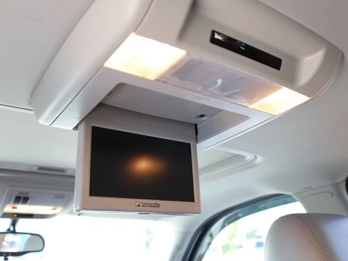 Used 2013 Chevrolet Tahoe LT RWD image 17