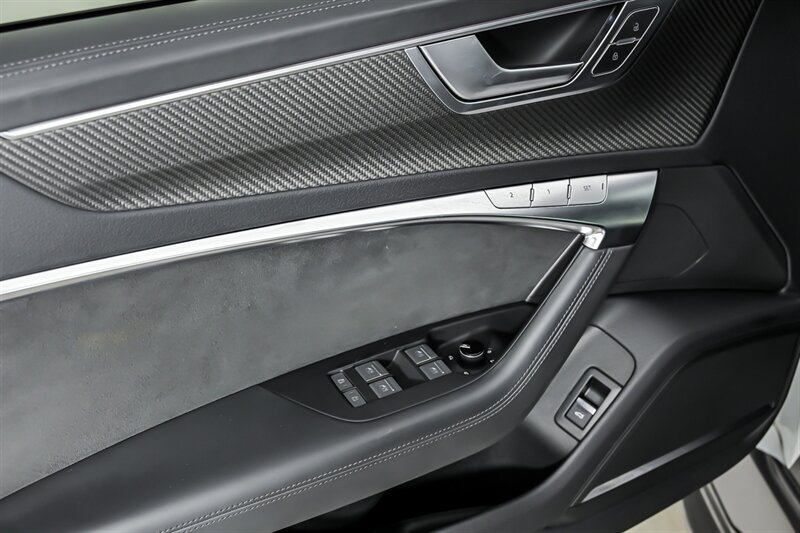 Used 2022 Audi RS 6 AWD/4WD image 13