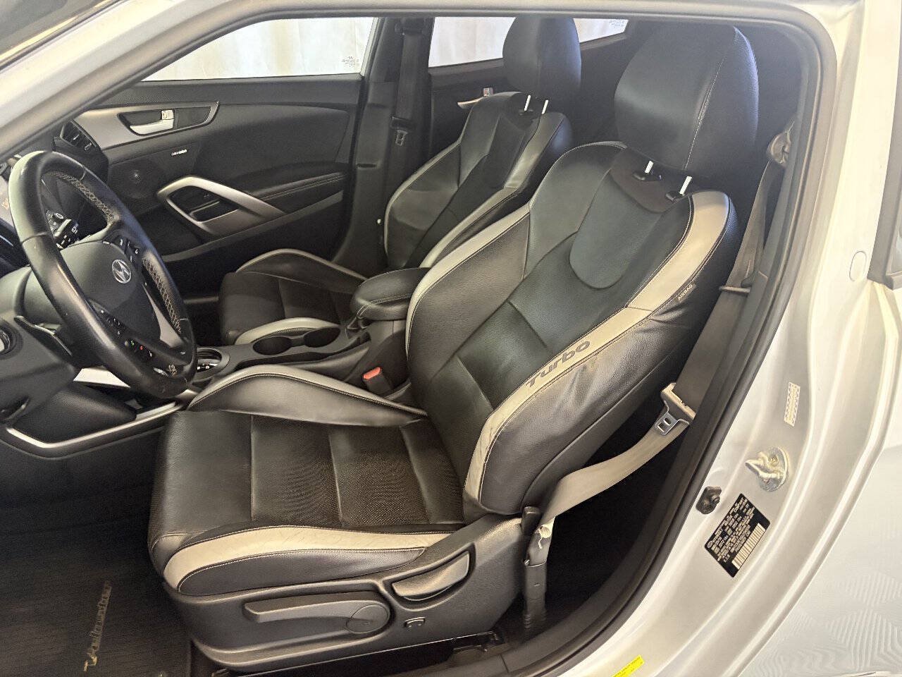 Used 2016 Hyundai Veloster Turbo FWD image 19