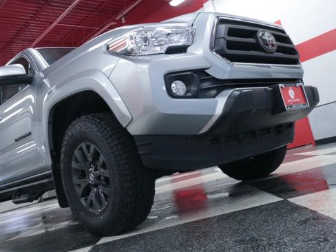 Used 2022 Toyota Tacoma SR5 RWD image 31