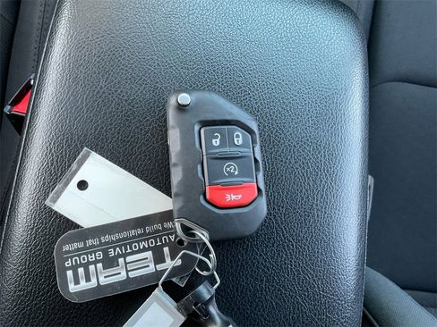 Certified 2022 Jeep Gladiator Willys image 32