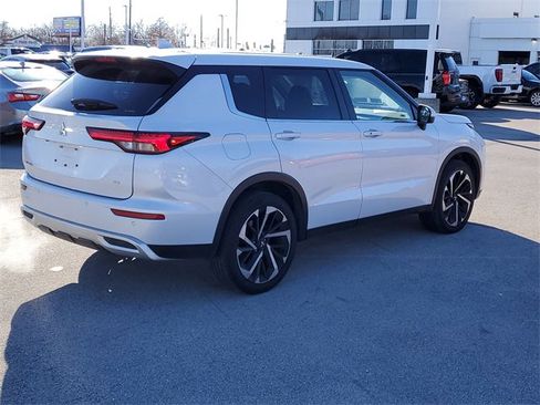 Used 2024 Mitsubishi Outlander SE image 6