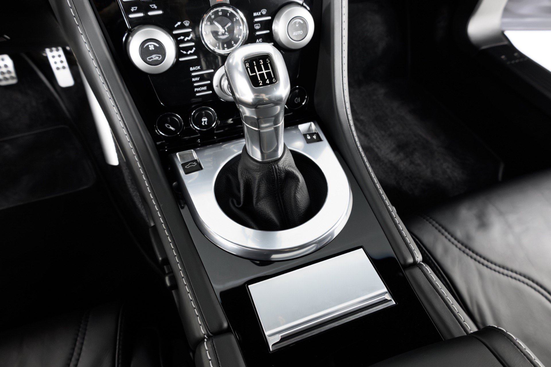 Used 2010 Aston Martin DBS Coupe RWD image 24
